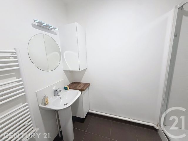 Appartement Studio à louer - 1 pièce - 26.54 m2 - NOISY LE GRAND - 93 - ILE-DE-FRANCE - Century 21 E.F.I.