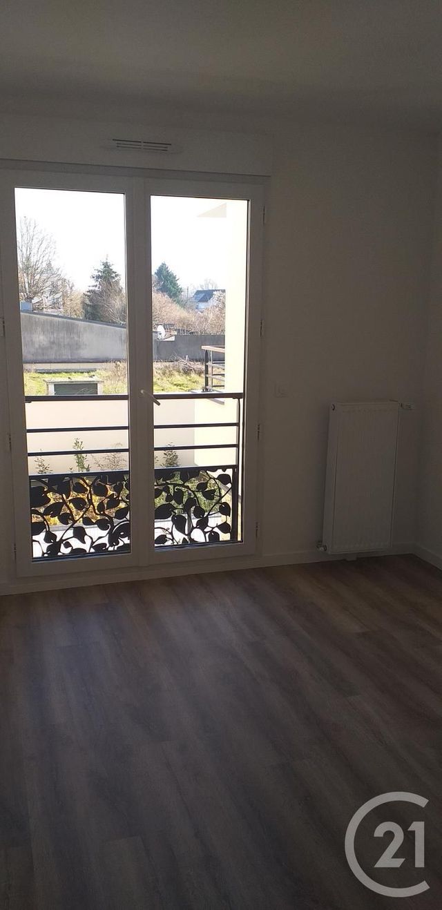 Appartement F2 à louer - 2 pièces - 45.32 m2 - NOISY LE GRAND - 93 - ILE-DE-FRANCE - Century 21 E.F.I.