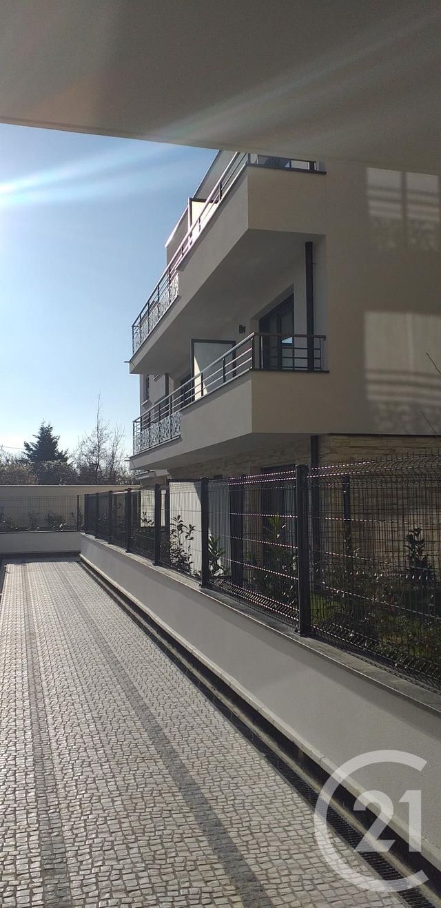 Appartement F2 à louer - 2 pièces - 45.32 m2 - NOISY LE GRAND - 93 - ILE-DE-FRANCE - Century 21 E.F.I.