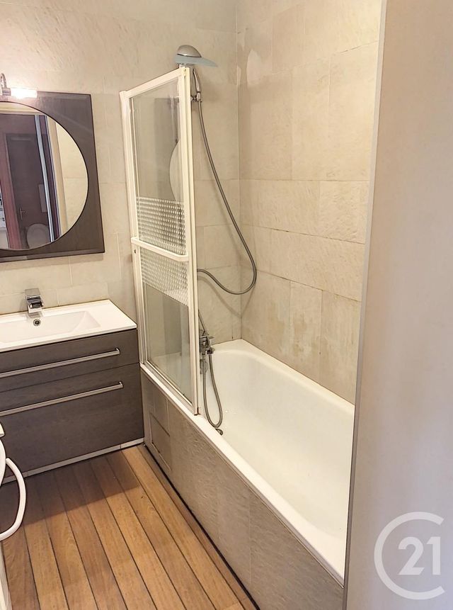 Appartement F2 à louer - 2 pièces - 40.08 m2 - NOISY LE GRAND - 93 - ILE-DE-FRANCE - Century 21 E.F.I.