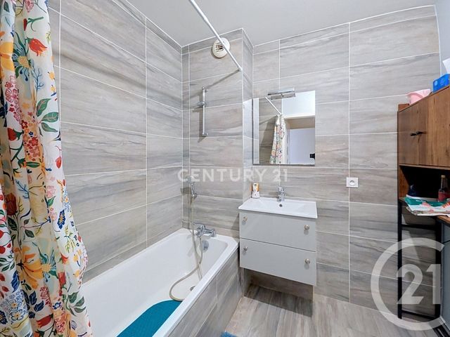 Appartement F3 à vendre - 3 pièces - 57.32 m2 - NOISY LE GRAND - 93 - ILE-DE-FRANCE - Century 21 E.F.I.