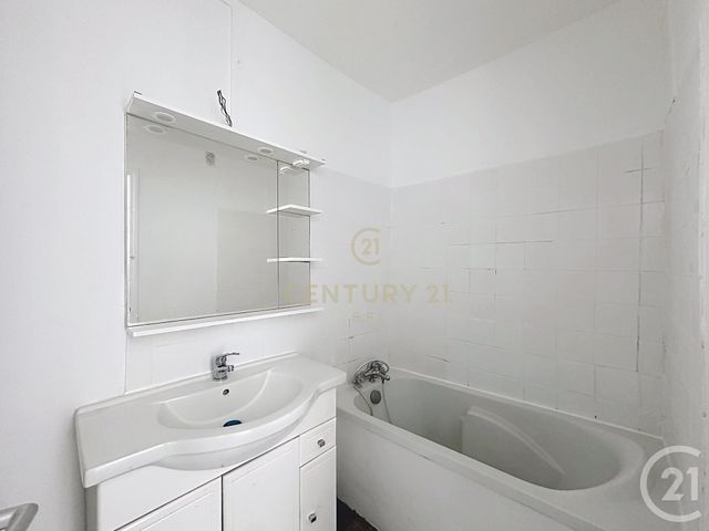 Appartement F2 à vendre - 2 pièces - 40.98 m2 - NOISY LE GRAND - 93 - ILE-DE-FRANCE - Century 21 E.F.I.