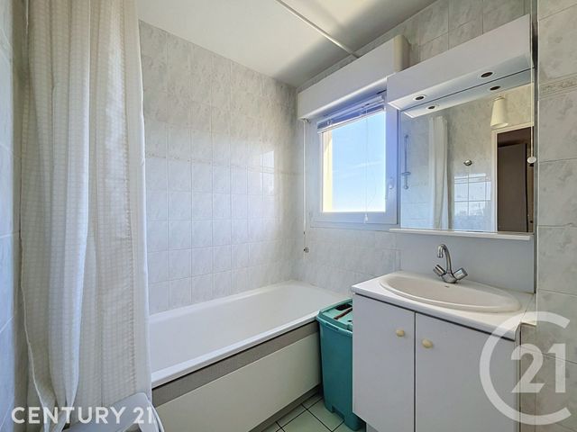 Appartement F4 à vendre - 4 pièces - 70.3 m2 - NOISY LE GRAND - 93 - ILE-DE-FRANCE - Century 21 E.F.I.
