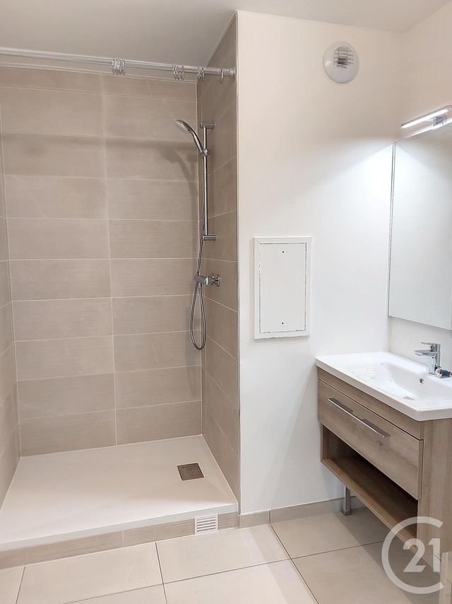 Appartement F2 à louer - 2 pièces - 48.38 m2 - CHELLES - 77 - ILE-DE-FRANCE - Century 21 E.F.I.