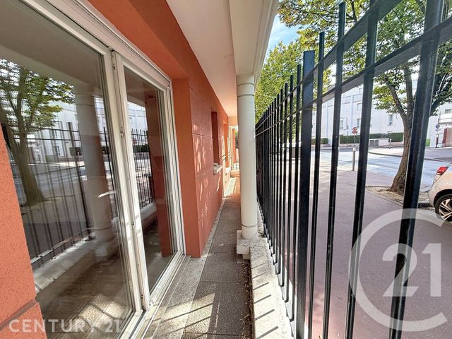 Appartement F2 à louer - 2 pièces - 38.65 m2 - NOISY LE GRAND - 93 - ILE-DE-FRANCE - Century 21 E.F.I.