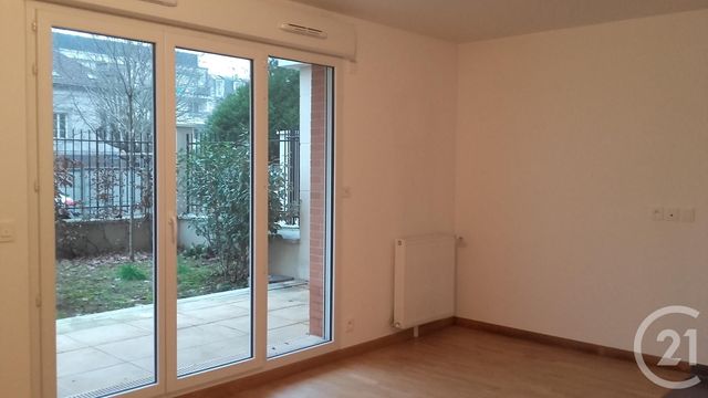 Appartement Studio à louer - 1 pièce - 28.35 m2 - NOISY LE GRAND - 93 - ILE-DE-FRANCE - Century 21 E.F.I.