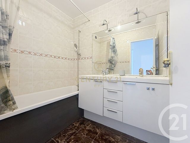 Appartement F2 à louer - 2 pièces - 47.52 m2 - NOISY LE GRAND - 93 - ILE-DE-FRANCE - Century 21 E.F.I.