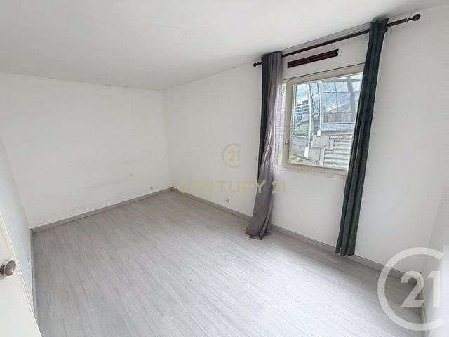 Appartement F2 à louer - 2 pièces - 47.52 m2 - NOISY LE GRAND - 93 - ILE-DE-FRANCE - Century 21 E.F.I.