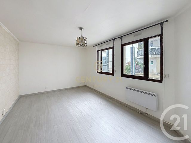 Appartement F2 à louer - 2 pièces - 47.52 m2 - NOISY LE GRAND - 93 - ILE-DE-FRANCE - Century 21 E.F.I.