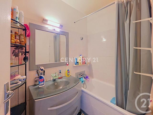 Appartement F2 à vendre - 2 pièces - 40.62 m2 - NOISY LE GRAND - 93 - ILE-DE-FRANCE - Century 21 E.F.I.