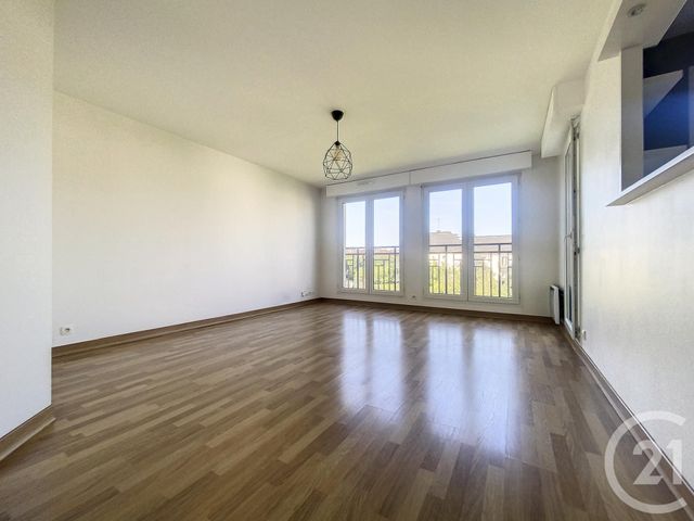 Appartement F2 à louer - 2 pièces - 49.52 m2 - NOISY LE GRAND - 93 - ILE-DE-FRANCE - Century 21 E.F.I.