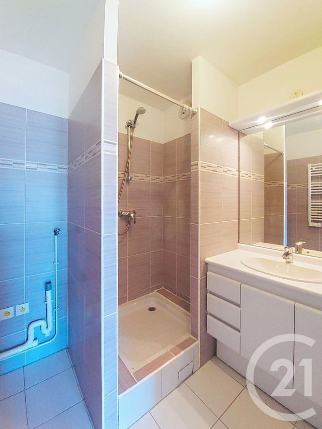 Appartement F2 à louer - 2 pièces - 47.0 m2 - NOISY LE GRAND - 93 - ILE-DE-FRANCE - Century 21 E.F.I.