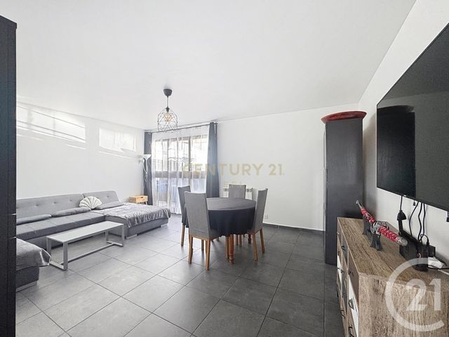 Appartement F4 à vendre - 4 pièces - 83.02 m2 - NOISY LE GRAND - 93 - ILE-DE-FRANCE - Century 21 E.F.I.