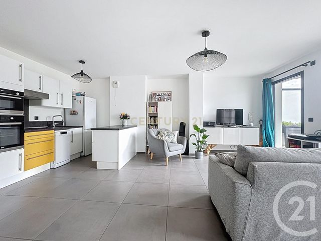 Appartement F3 à vendre - 3 pièces - 59.78 m2 - NOISY LE GRAND - 93 - ILE-DE-FRANCE - Century 21 E.F.I.