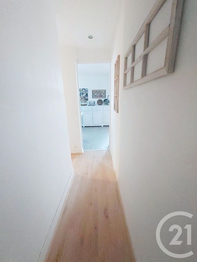 Afficher la photo en grand Appartement F4 à vendre - 4 pièces - 65.0 m2 - NOISY LE GRAND - 93 - ILE-DE-FRANCE - Century 21 E.F.I.