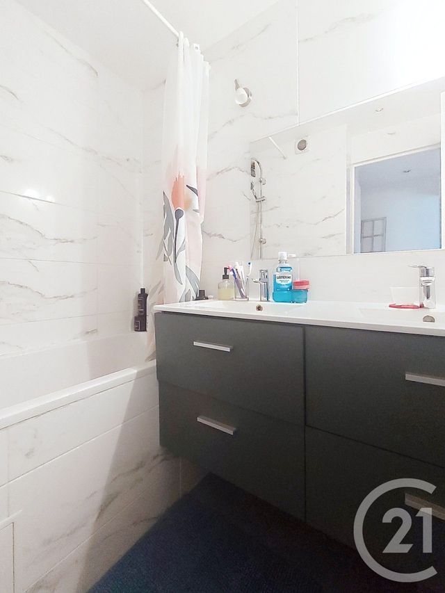 Afficher la photo en grand Appartement F4 à vendre - 4 pièces - 65.0 m2 - NOISY LE GRAND - 93 - ILE-DE-FRANCE - Century 21 E.F.I.