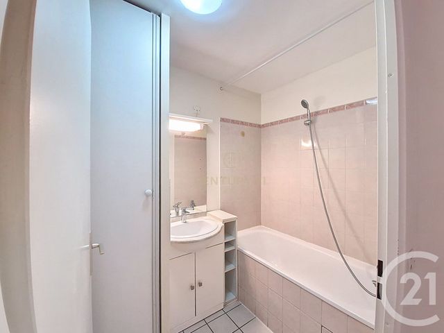 Appartement F2 à louer - 2 pièces - 43.45 m2 - NOISY LE GRAND - 93 - ILE-DE-FRANCE - Century 21 E.F.I.