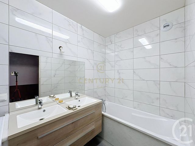 Appartement Duplex à vendre - 4 pièces - 97.44 m2 - NOISY LE GRAND - 93 - ILE-DE-FRANCE - Century 21 E.F.I.