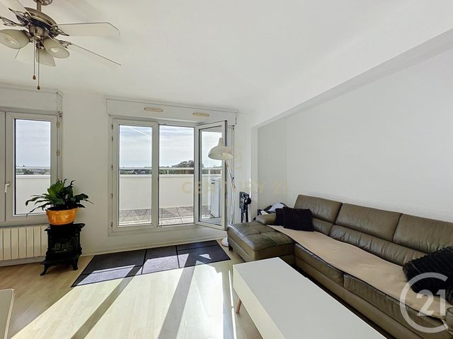 Appartement Duplex à vendre - 4 pièces - 97.44 m2 - NOISY LE GRAND - 93 - ILE-DE-FRANCE - Century 21 E.F.I.