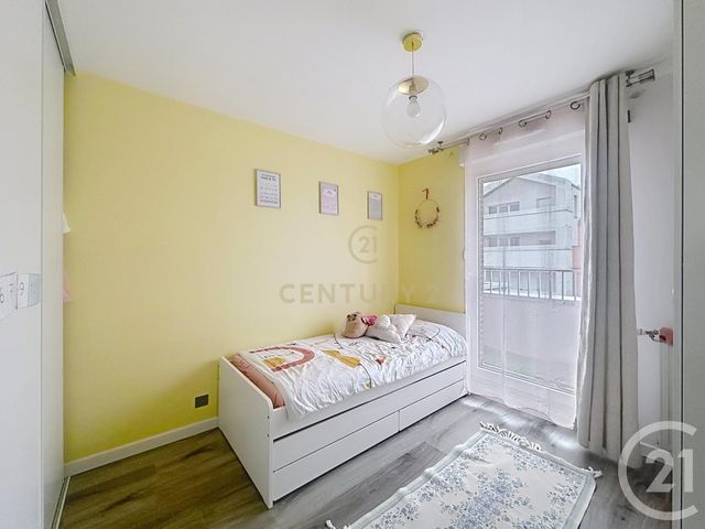 Appartement F4 à vendre - 4 pièces - 76.74 m2 - NEUILLY SUR MARNE - 93 - ILE-DE-FRANCE - Century 21 E.F.I.