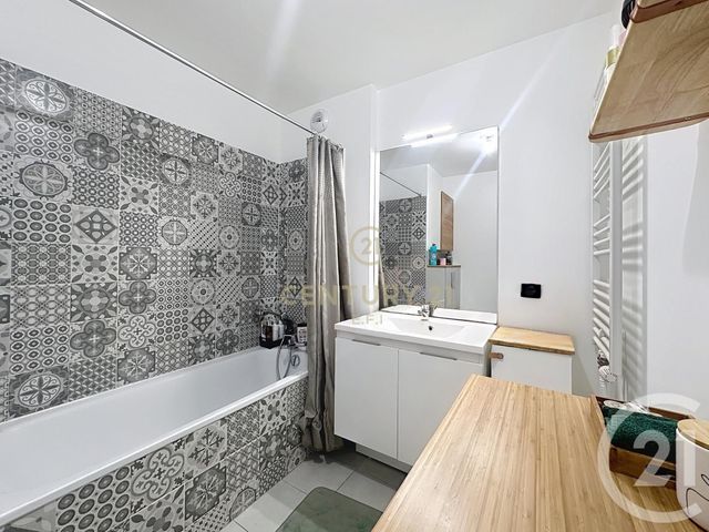 Appartement F4 à vendre - 4 pièces - 76.74 m2 - NEUILLY SUR MARNE - 93 - ILE-DE-FRANCE - Century 21 E.F.I.